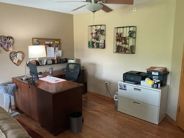 6840 W Winding TRL #301, Oak Forest, IL 60452