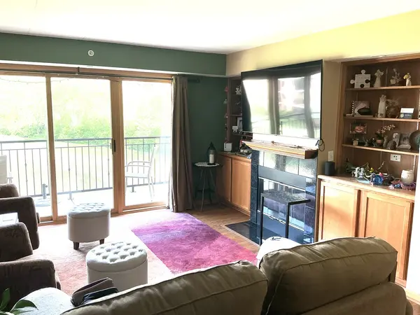 6840 W Winding TRL #301, Oak Forest, IL 60452