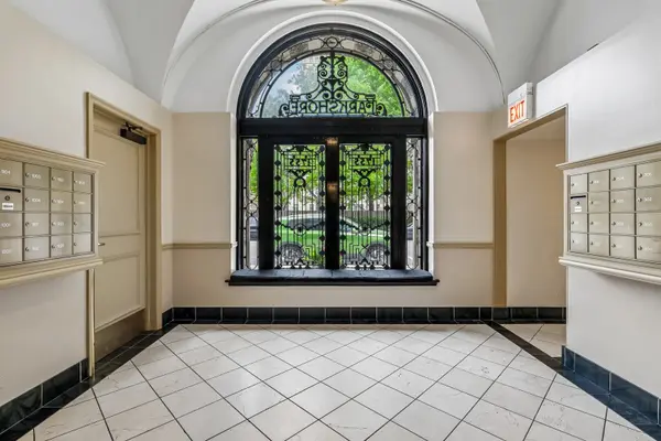 1755 E 55th ST #605, Chicago, IL 60615