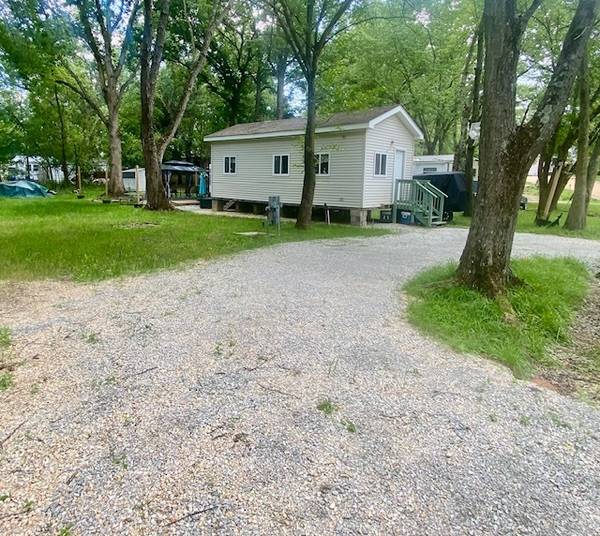 2/141&142 Woodhaven, Sublette, IL 61367