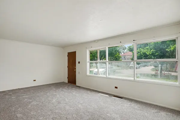 8243 N Ozanam AVE, Niles, IL 60714