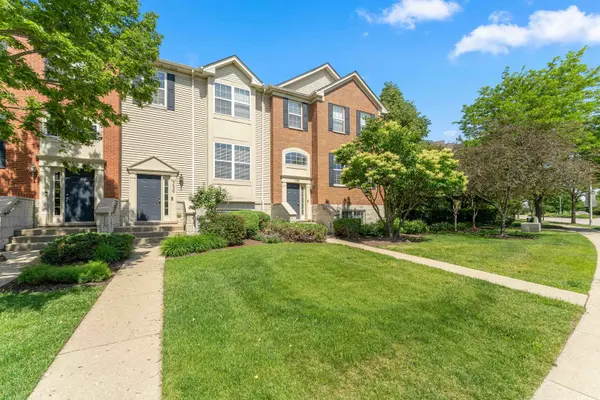 758 Lambert LN #97-6, Bartlett, IL 60103