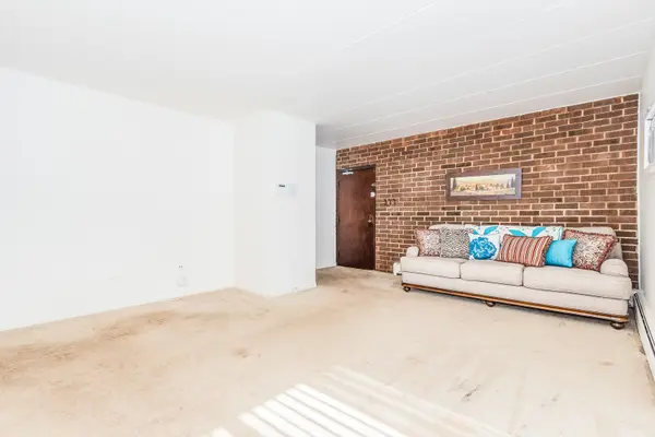 154 E Bailey RD #D, Naperville, IL 60565