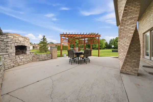 408 Siesta DR, New Lenox, IL 60451