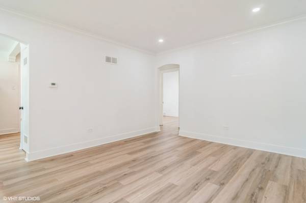 5809 N Rogers AVE, Chicago, IL 60646