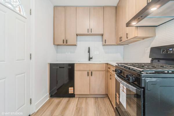 5809 N Rogers AVE, Chicago, IL 60646