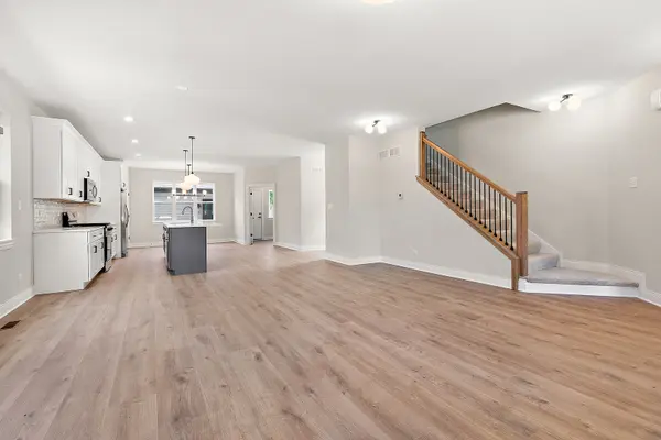 7630 W 66th ST, Bedford Park, IL 60501