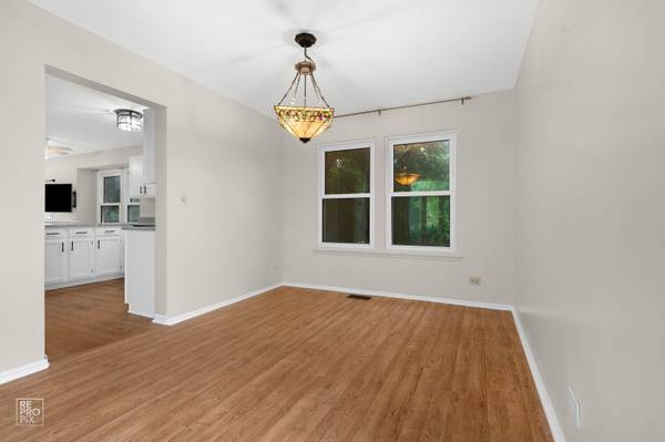 83 Plymouth CT, Aurora, IL 60504