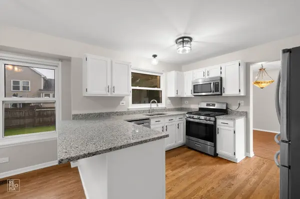 83 Plymouth CT, Aurora, IL 60504