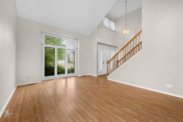 83 Plymouth CT, Aurora, IL 60504