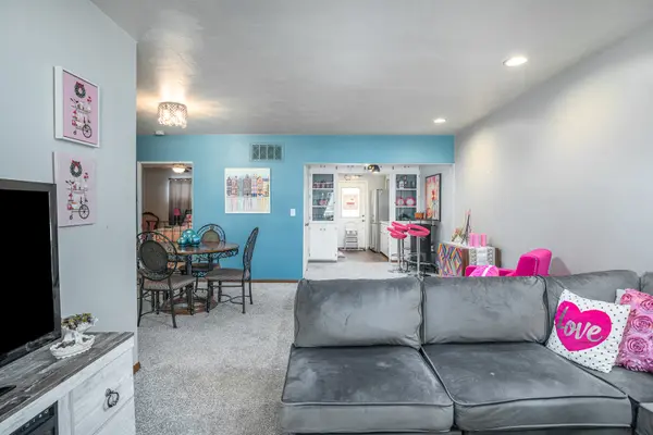 1104 Kimberly RD #908, Bettendorf, IA 52722
