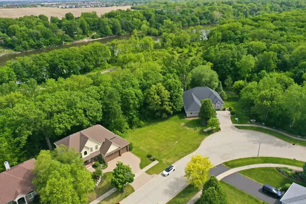 207 Windham CIR, Yorkville, IL 60560