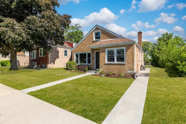 8022 42nd ST, Lyons, IL 60534