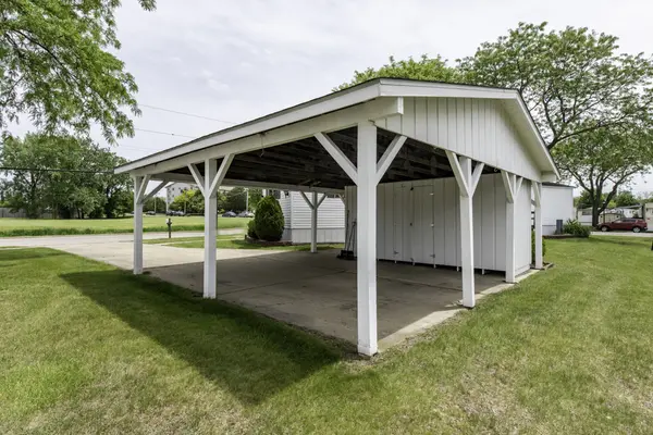 696 Birch AVE, Park City, IL 60085