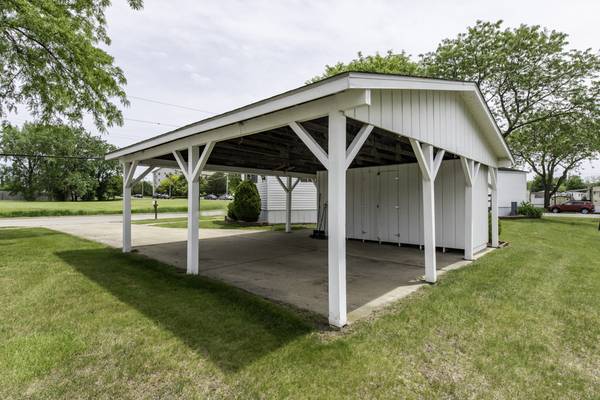 696 Birch AVE, Park City, IL 60085