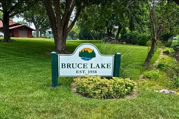 704 Plainfield RD, Downers Grove, IL 60516