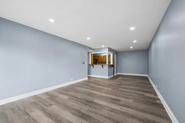 5101 Carriageway DR #210, Rolling Meadows, IL 60008