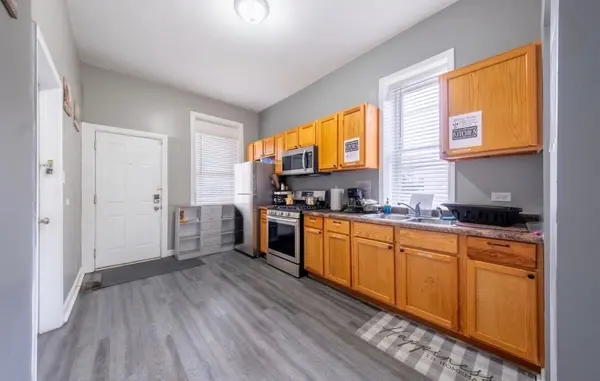 209 S Albany AVE #1, Chicago, IL 60612