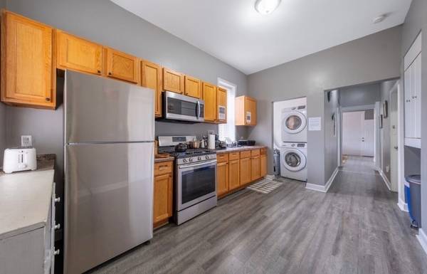 209 S Albany AVE #1, Chicago, IL 60612