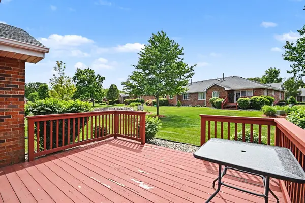 27114 S Quiet Oak LN, Crete, IL 60417