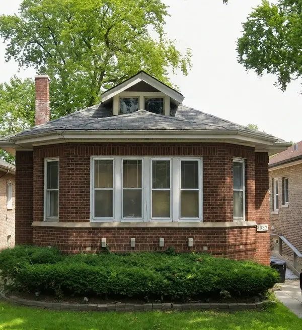 8037 S Paxton AVE, Chicago, IL 60617