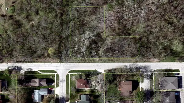 108 Arrowhead DR, Algonquin, IL 60102