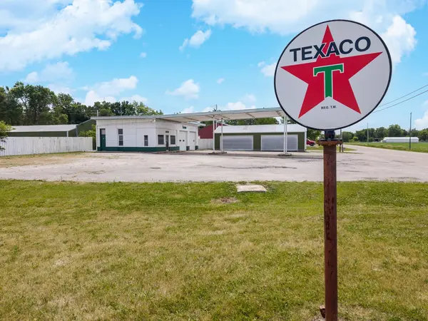 504 N Division ST, Chenoa, IL 61726