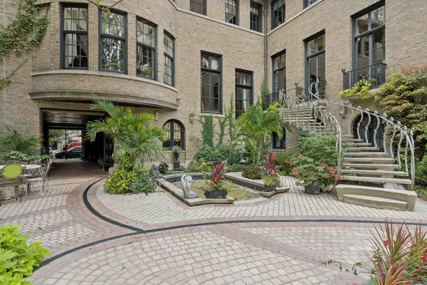 1355 N Astor ST, Chicago, IL 60610