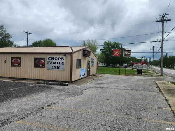 131 E MAIN ST, Ashley, IL 62808