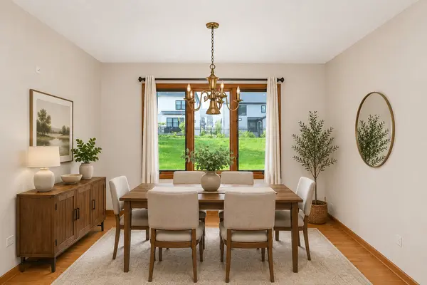 706 N Point DR, Schaumburg, IL 60193
