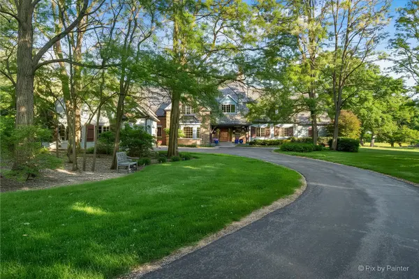 1425 Galloway DR, Woodstock, IL 60098