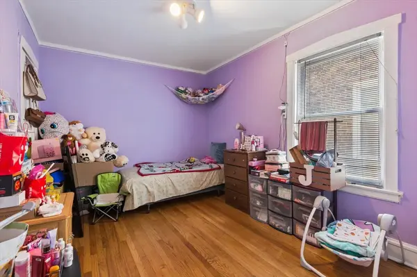6630 N Maplewood AVE, Chicago, IL 60645