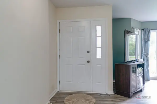 809 Carol AVE S, Mchenry, IL 60050