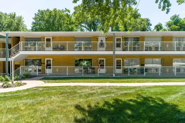 1104 KIMBERLY RD #804, Bettendorf, IA 52722