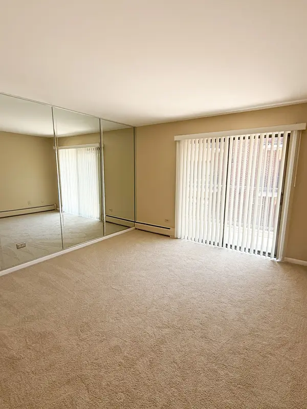 9520 Mayfield AVE #212, Oak Lawn, IL 60453