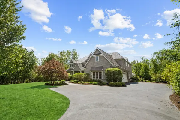 28 Aberdeen CT, Bannockburn, IL 60015