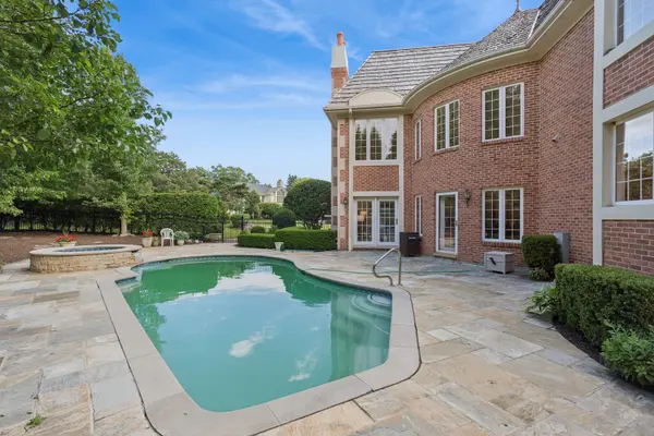1901 Midwest Club Pkwy, Oak Brook, IL 60523