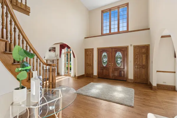 1901 Midwest Club Pkwy, Oak Brook, IL 60523