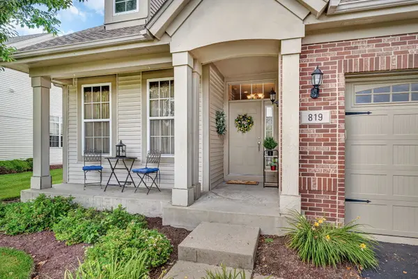 819 Canton DR, Oswego, IL 60543