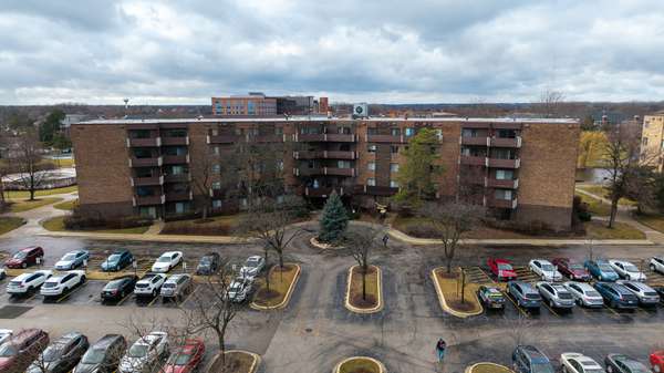 840 WELLINGTON AVE #306, Elk Grove Village, IL 60007