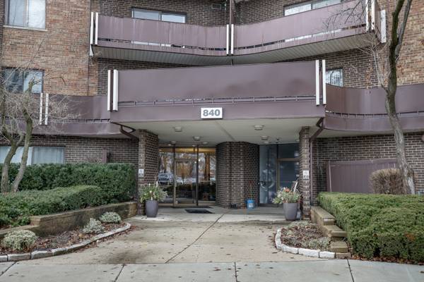 840 WELLINGTON AVE #306, Elk Grove Village, IL 60007