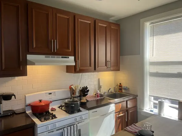 2833 W Walnut ST, Chicago, IL 60612