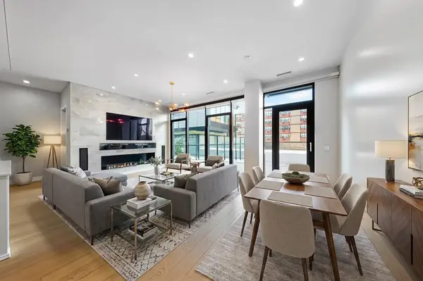 6 N Bishop ST #206, Chicago, IL 60607