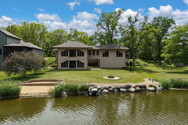 2642 250th ST, De Witt, IA 52472