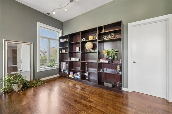 6417 S Minerva AVE #3-SW, Chicago, IL 60637