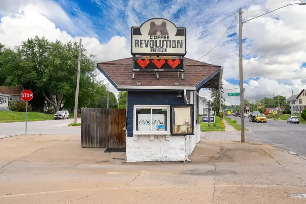 2642 N Brady ST, Davenport, IA 52803