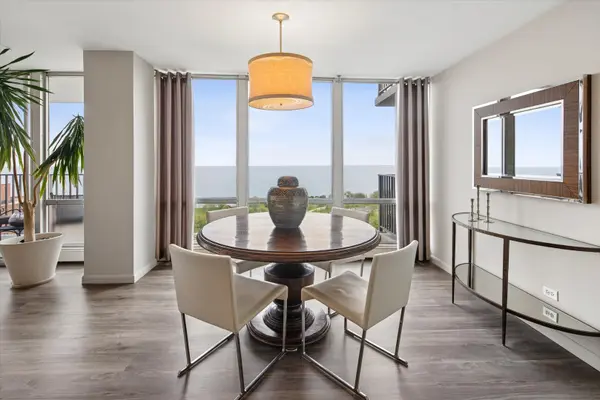 339 W Barry AVE #24A, Chicago, IL 60657