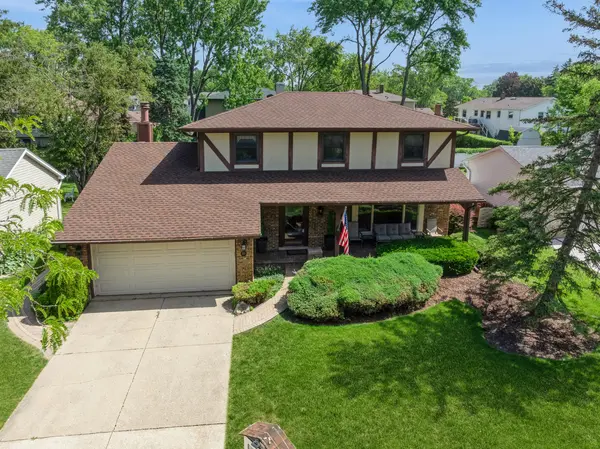 320 University DR, Buffalo Grove, IL 60089