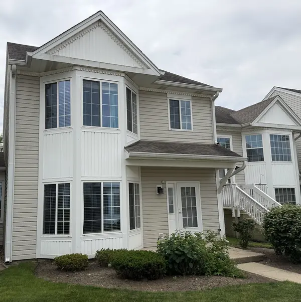717 Hidden Creek LN,  North Aurora,  IL 60542