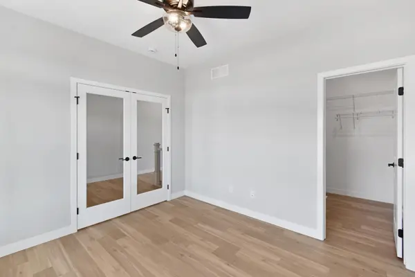 1812 Sunny Acres RD, Mahomet, IL 61853